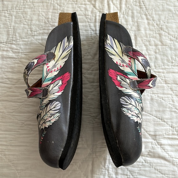 Calceo Clogs - Picture 3 of 7